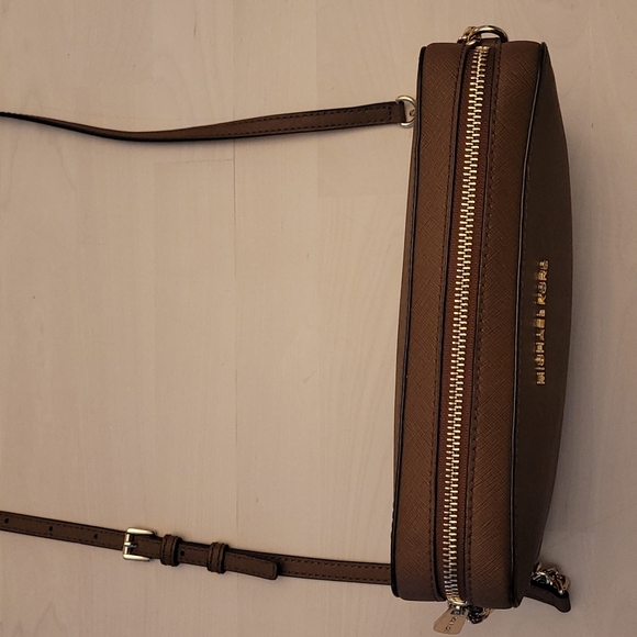 NWOT Micheal Kors Crossbody Jet Set Pocketbook Saffino Leather - Picture 17 of 17